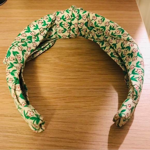 NWOT Cookie and the Dude White with green & red floral knot headband - Picture 8 of 10
